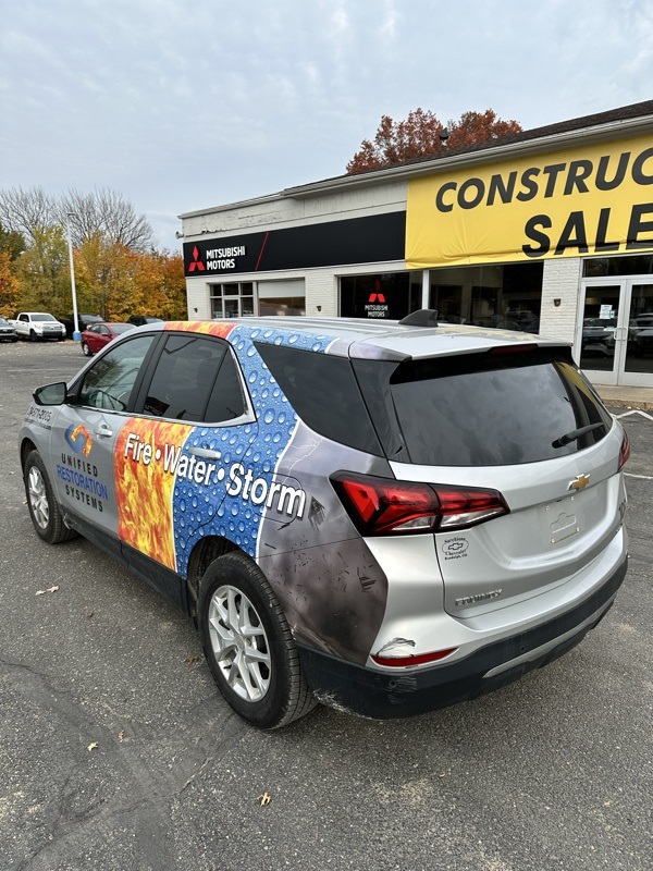 2022 Chevrolet Equinox LT photo 2