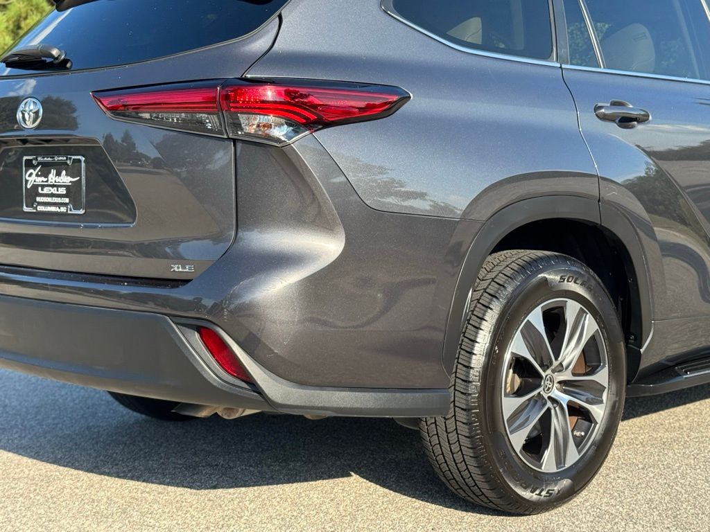 2023 Toyota Highlander XLE photo 13