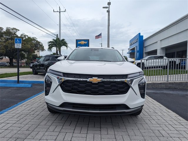 2026 Chevrolet Trax LT photo 3