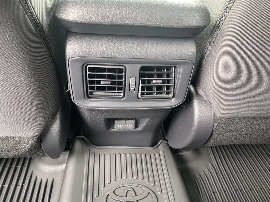2025 Toyota RAV4 Hybrid XLE photo 9