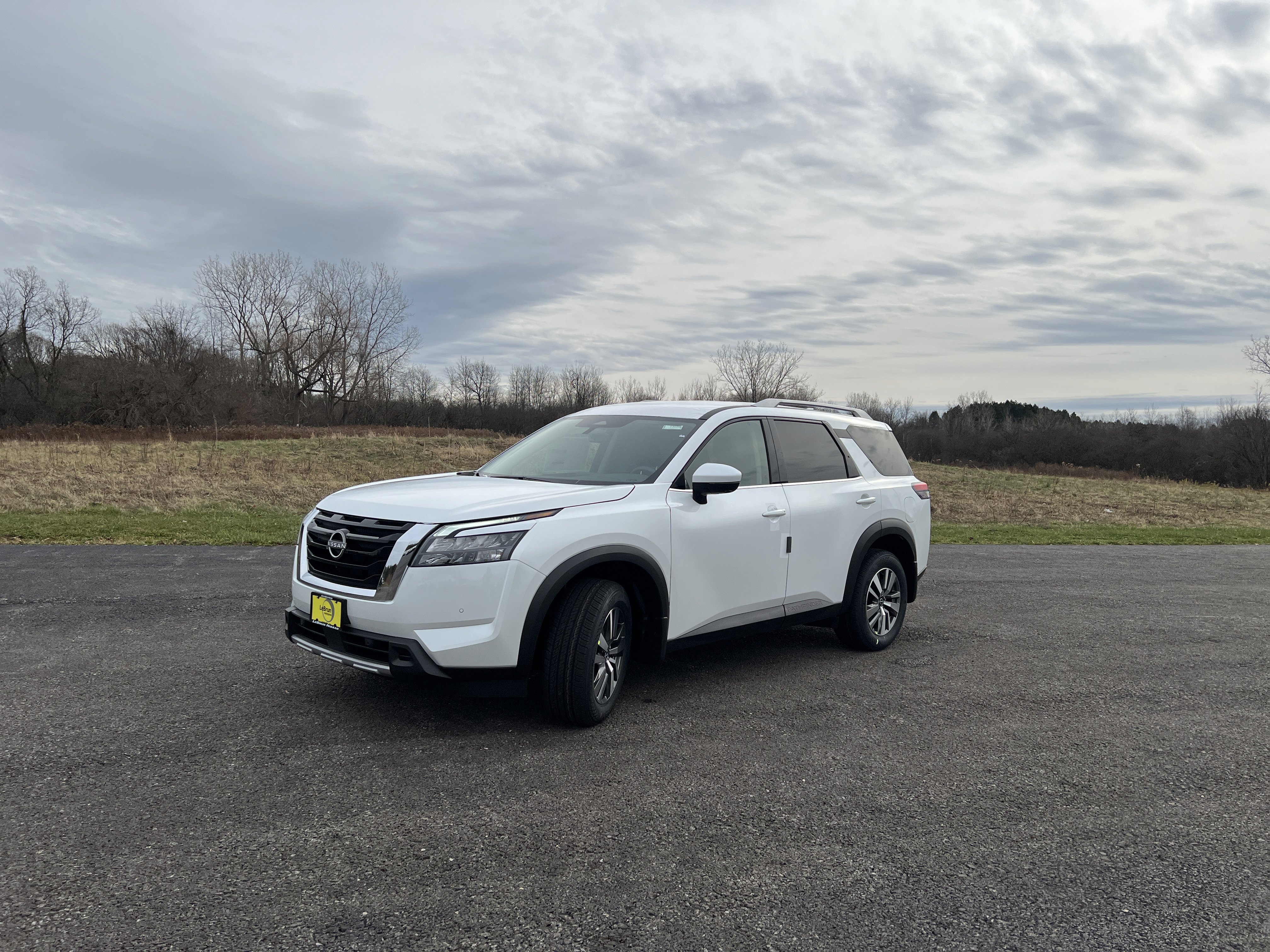 2025 Nissan Pathfinder SL's photo