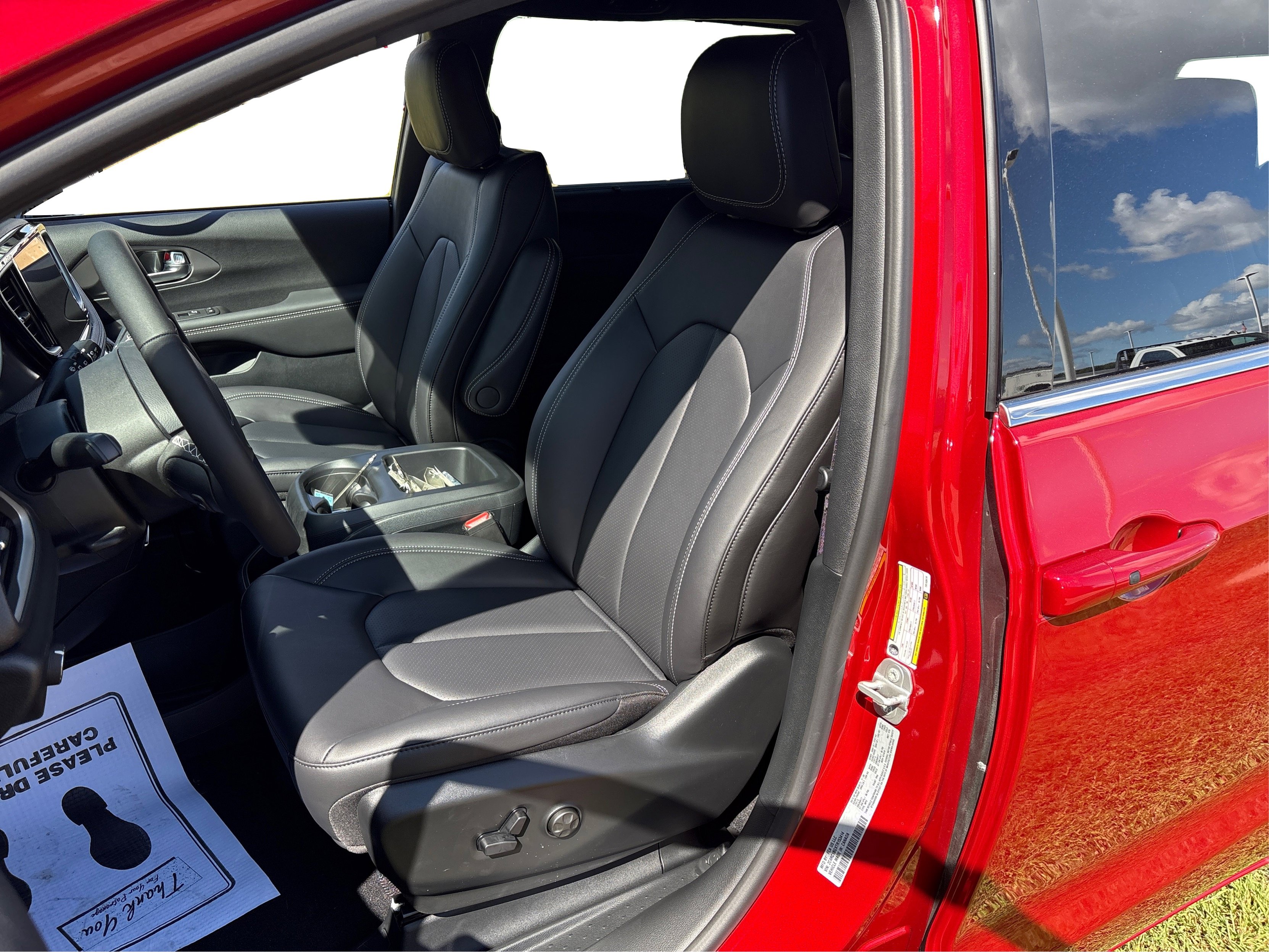 2026 Chrysler Pacifica photo 8