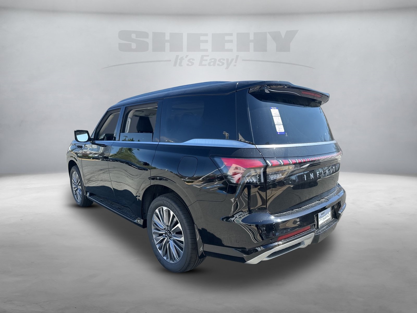 2025 Infiniti QX80 Luxe photo 5