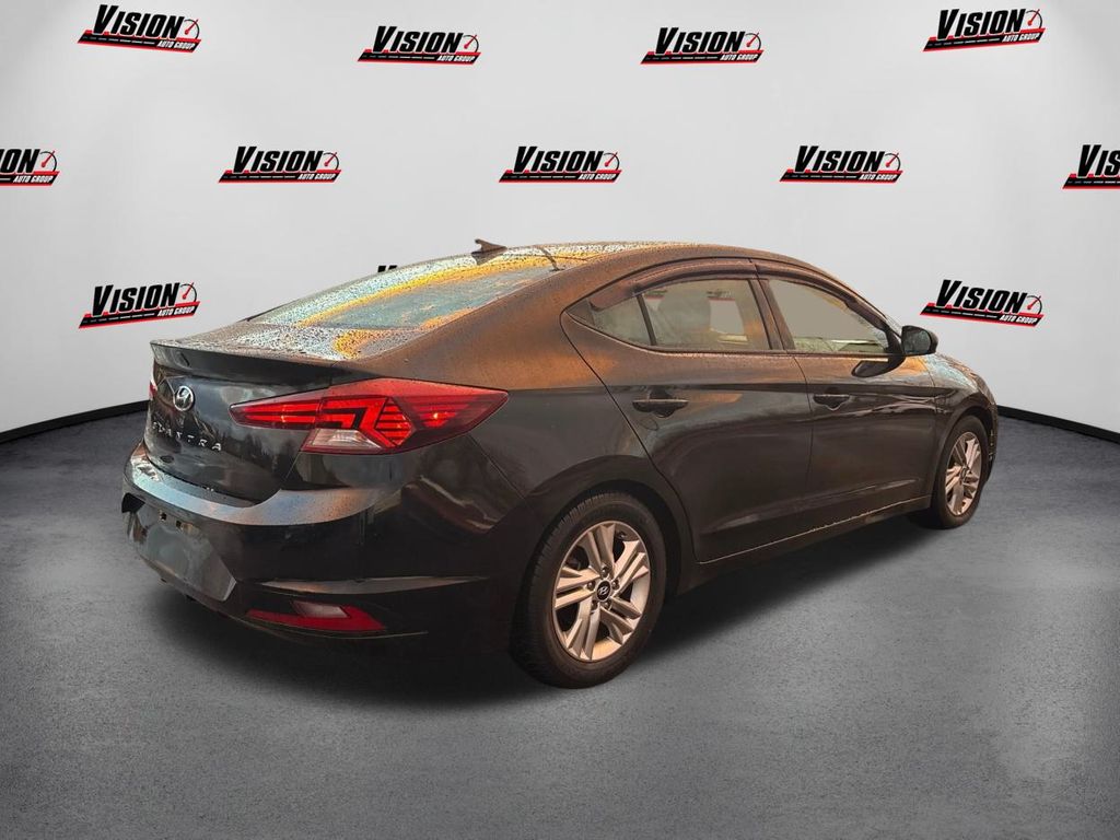 2019 Hyundai Elantra Value Edition photo 3