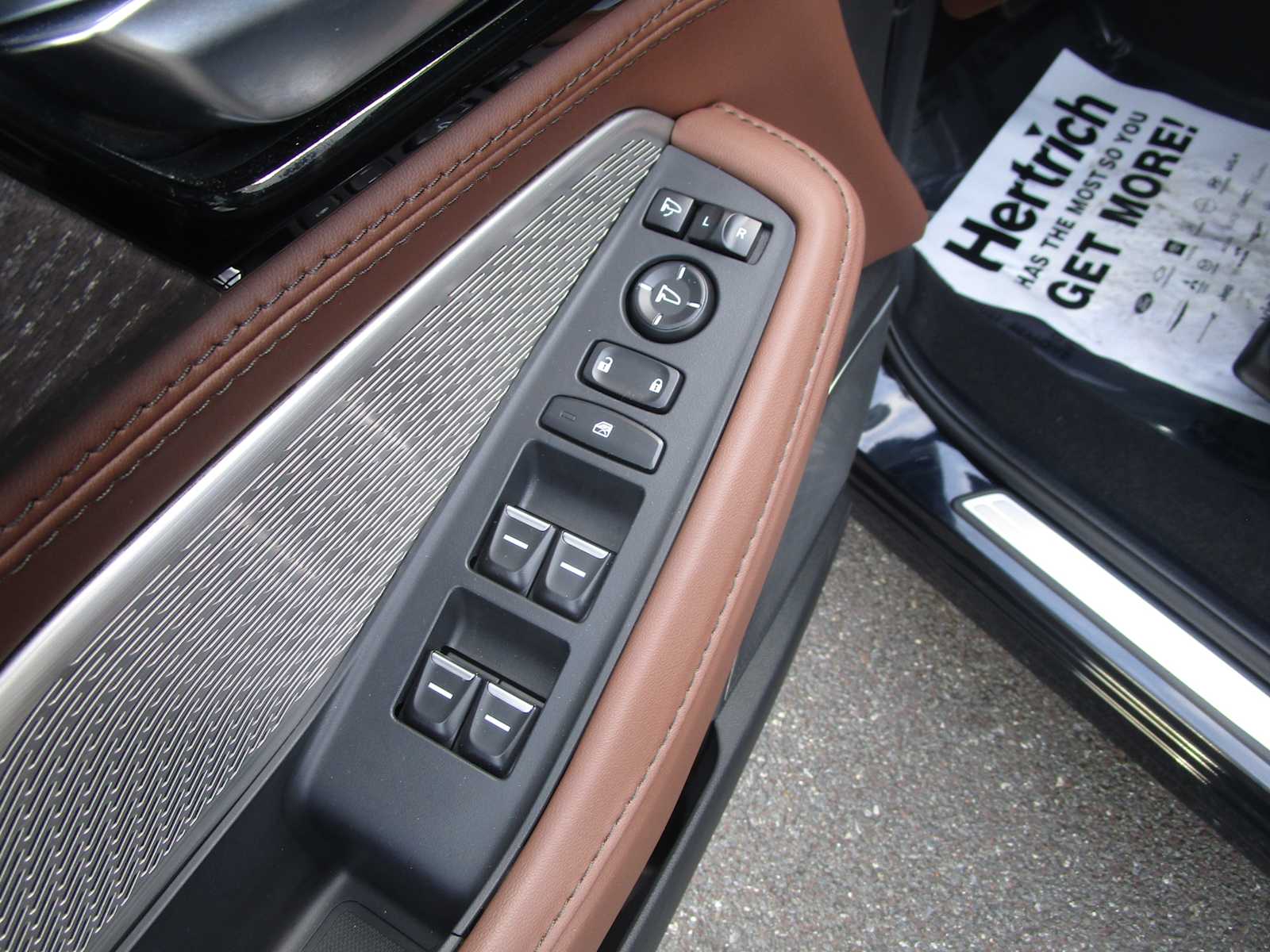 2024 Acura MDX SH-AWD Advance photo 13