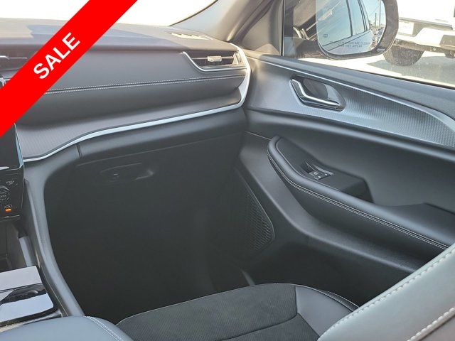 2025 Jeep Grand Cherokee Altitude photo 25