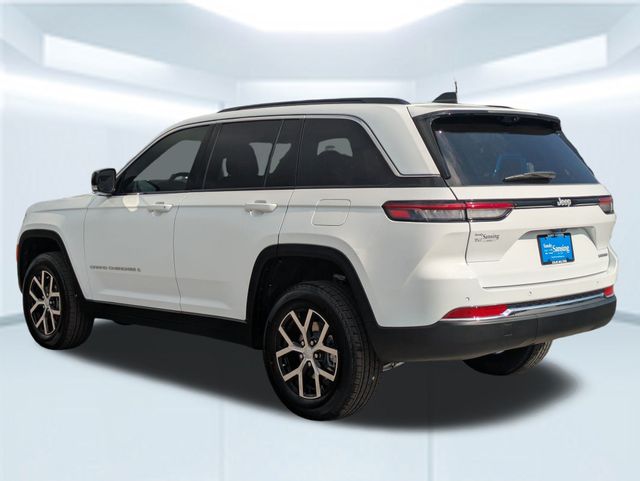 2025 Jeep Grand Cherokee Limited photo 3