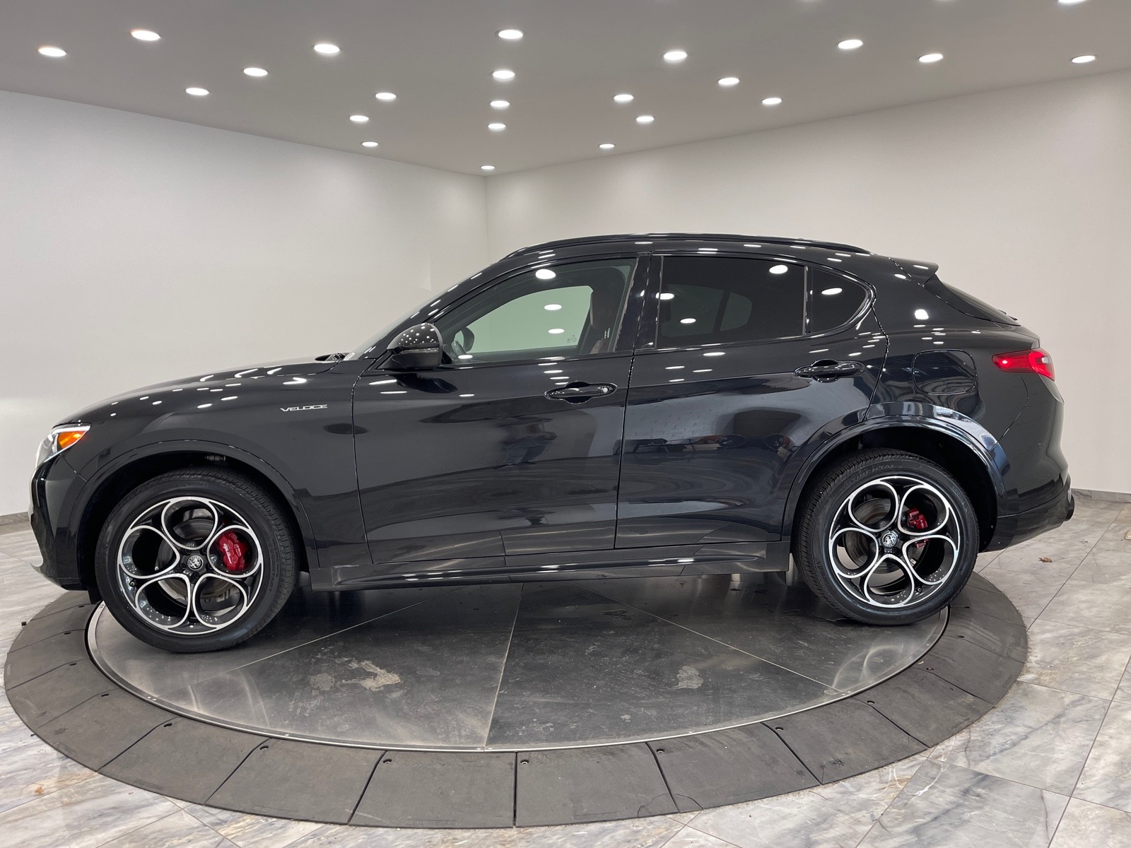 2022 Alfa Romeo Stelvio Ti Sport photo 4