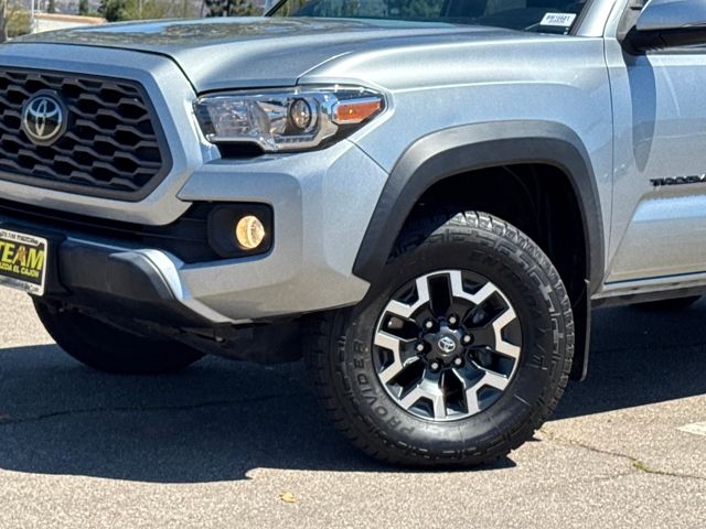 2022 Toyota Tacoma TRD Off-Road photo 3