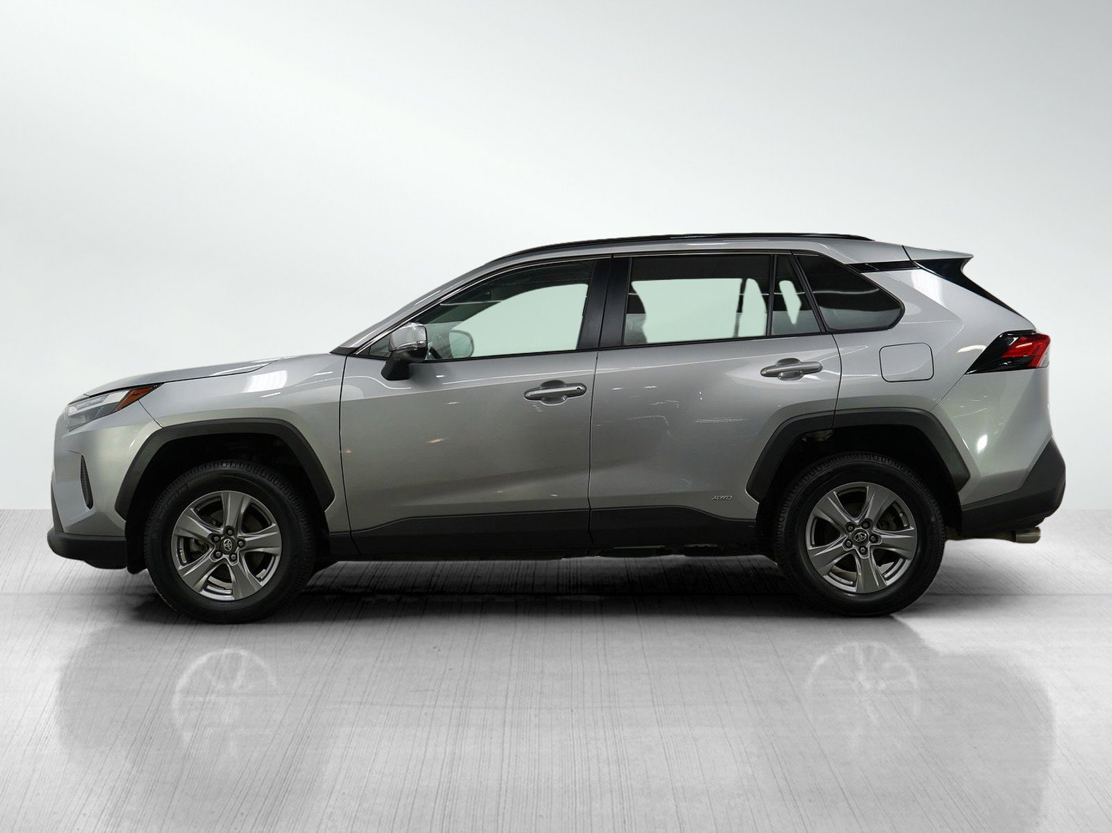 Used 2022 Toyota RAV4 XLE with VIN 4T3RWRFVXNU068466 for sale in Bloomington, Minnesota