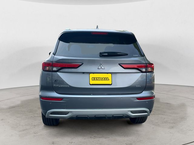 2022 Mitsubishi Outlander SEL photo 3
