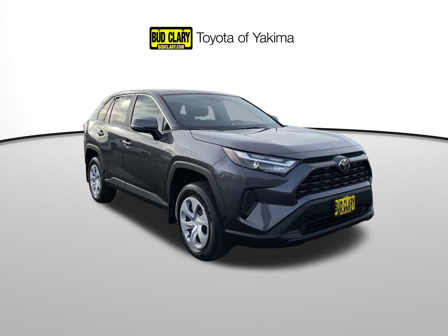 2025 Toyota RAV4 LE's photo
