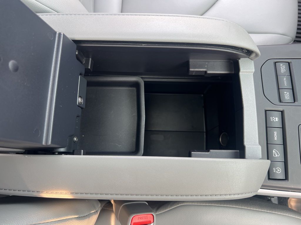 2022 Toyota Highlander XLE photo 25