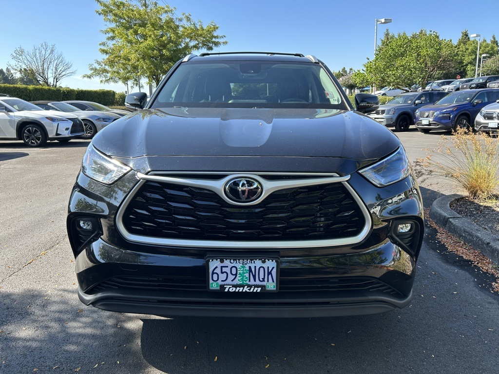 2022 Toyota Highlander XLE photo 2