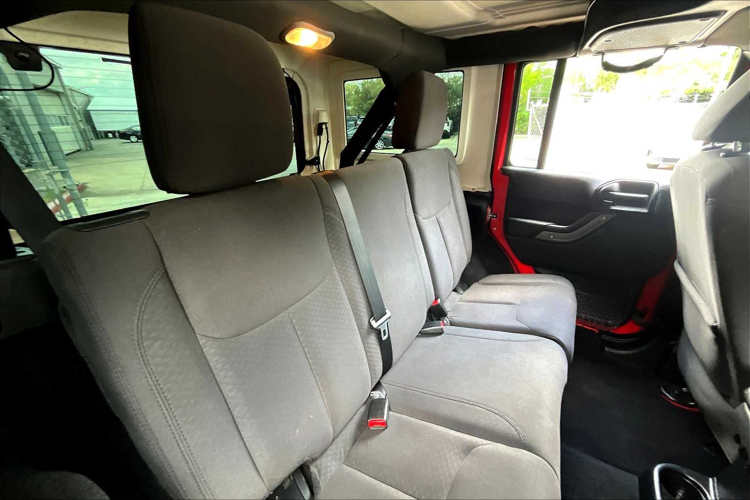 2015 Jeep Wrangler Unlimited Sport photo 18