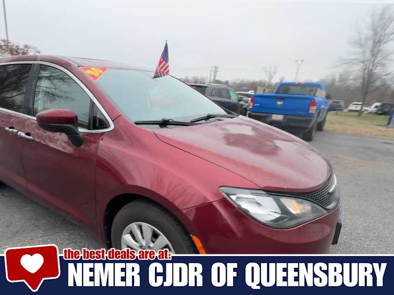 2020 Chrysler Voyager L photo 2