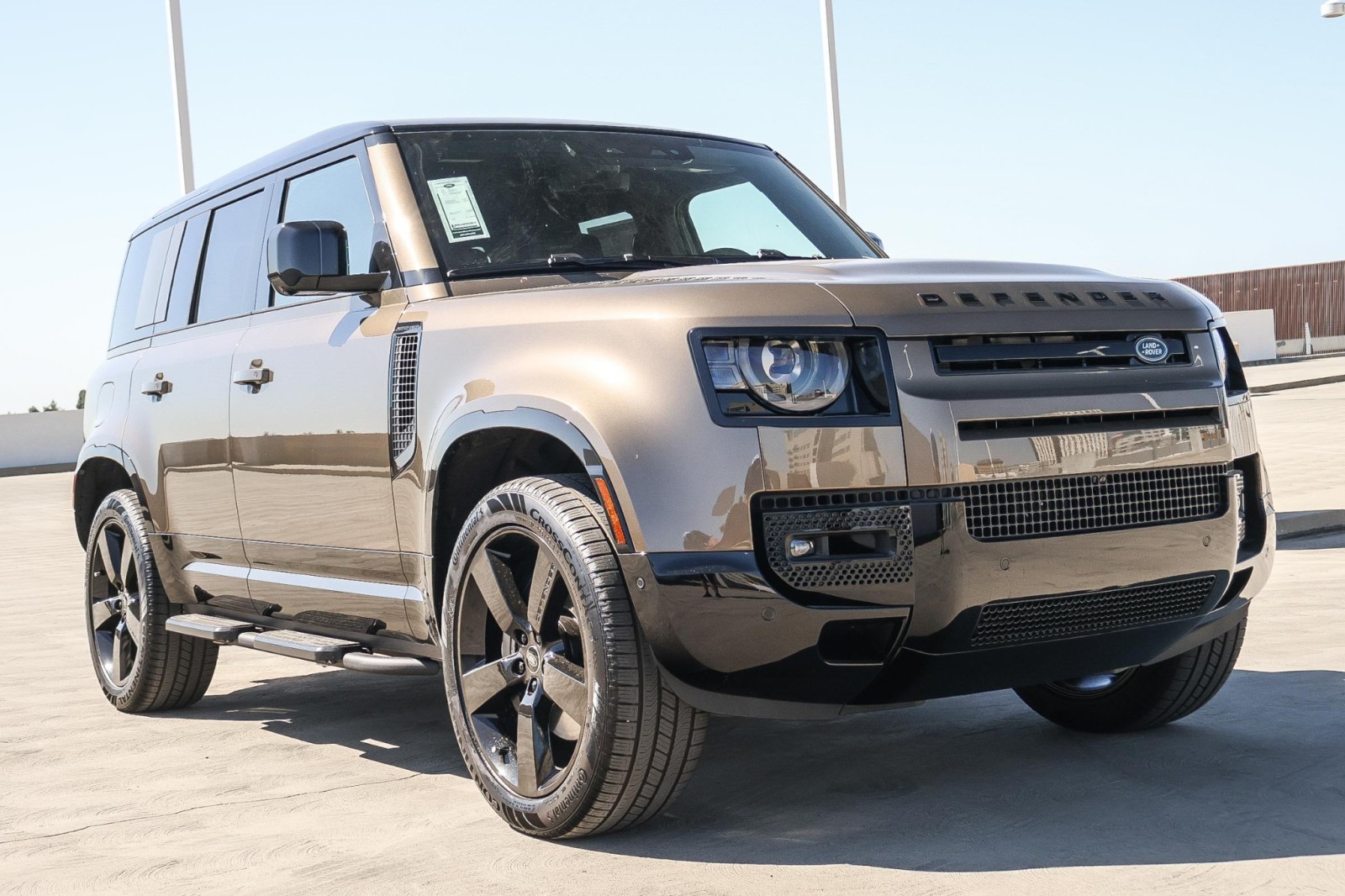 2025 Land Rover Defender 110 X-Dynamic SE photo 2