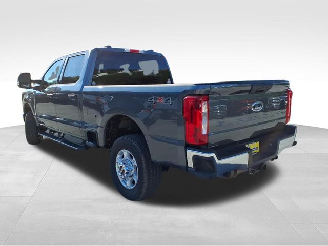 2026 Ford F-350 XLT photo 4