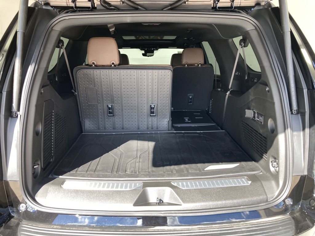 2026 Chevrolet Suburban High Country photo 21