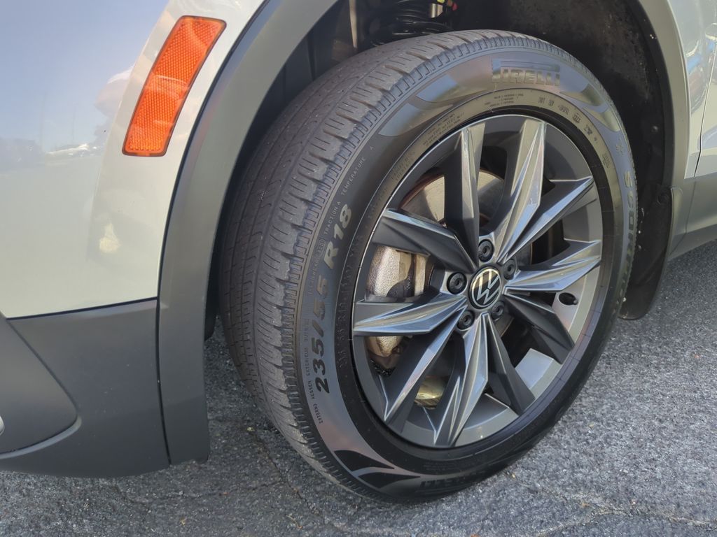 2022 Volkswagen Tiguan SE photo 2