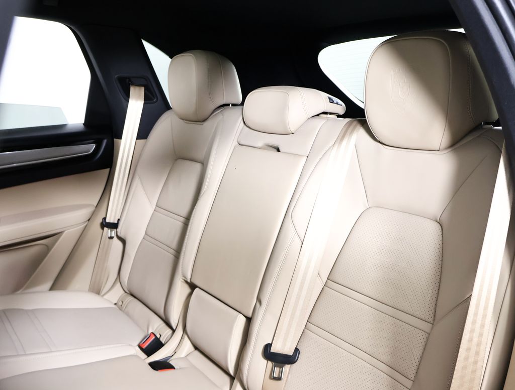 2023 Porsche Cayenne S Platinum Edition photo 9