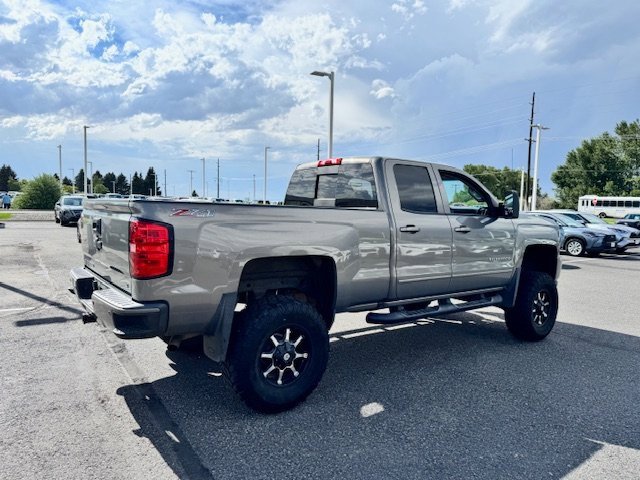 2017 Chevrolet Silverado 1500 LT photo 3