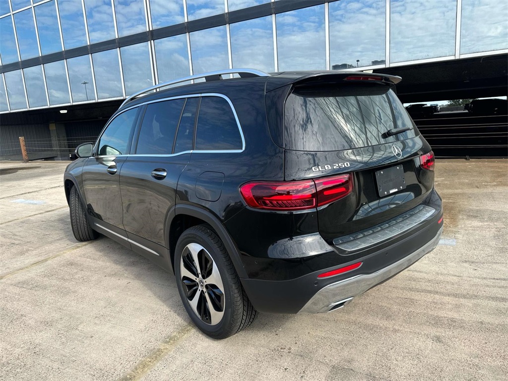 2025 Mercedes Benz GLB 250 photo 3