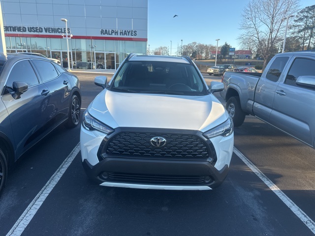 2024 Toyota Corolla Cross LE's photo