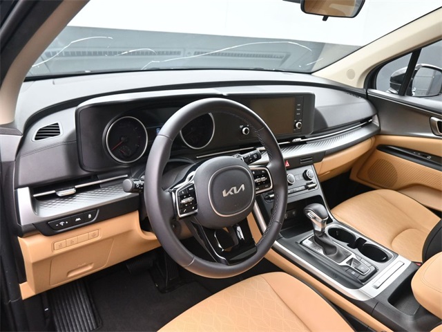 2024 Kia Carnival LX photo 17