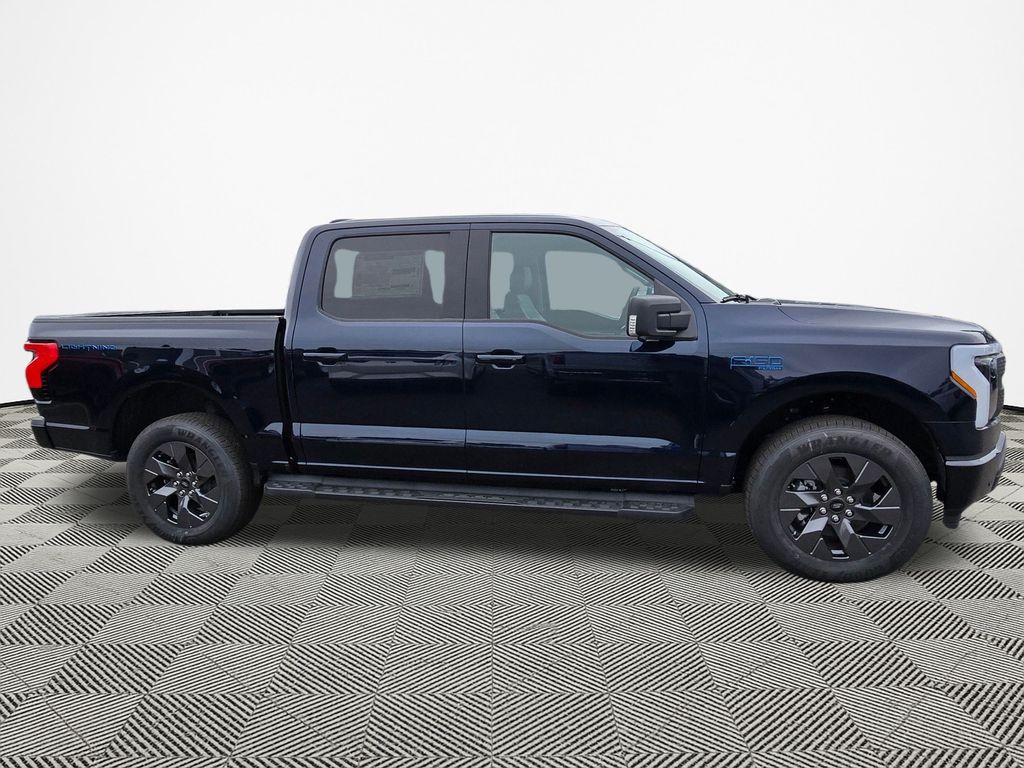 2025 Ford F-150 Lightning photo 4