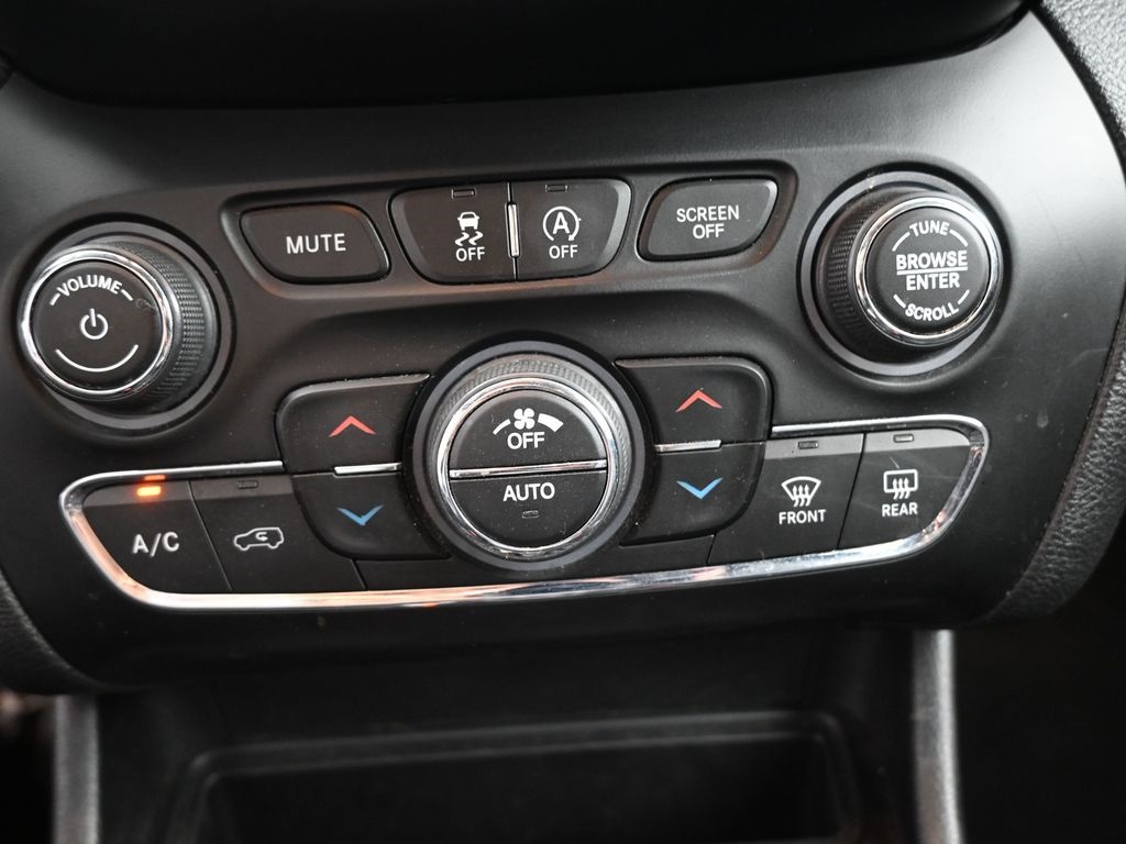 2020 Jeep Cherokee Limited photo 3