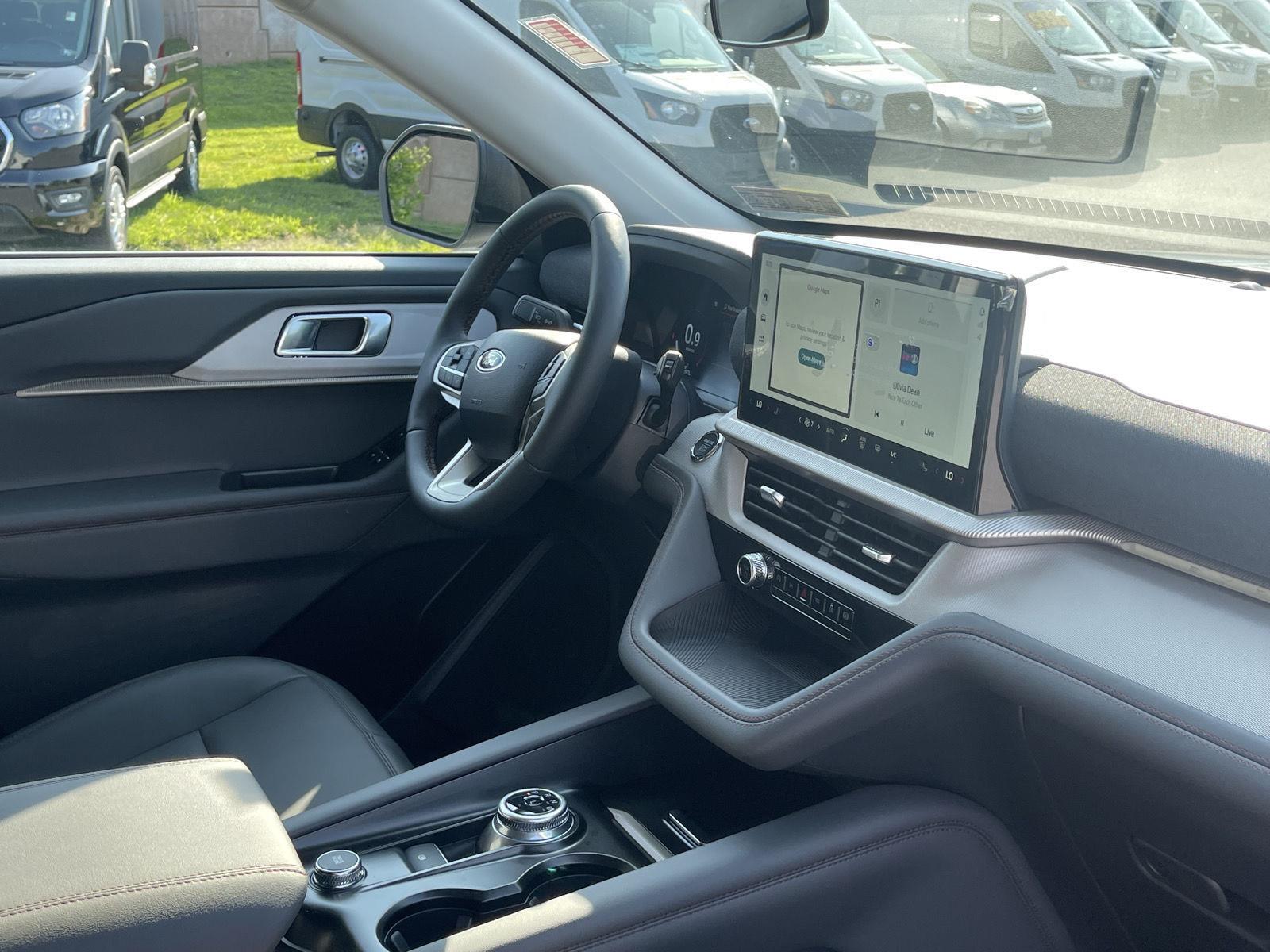 2025 Ford Explorer photo 14