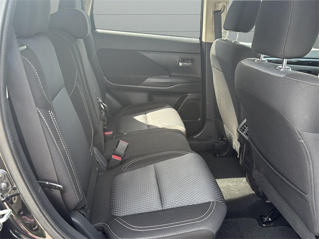 2020 Mitsubishi Outlander ES photo 21