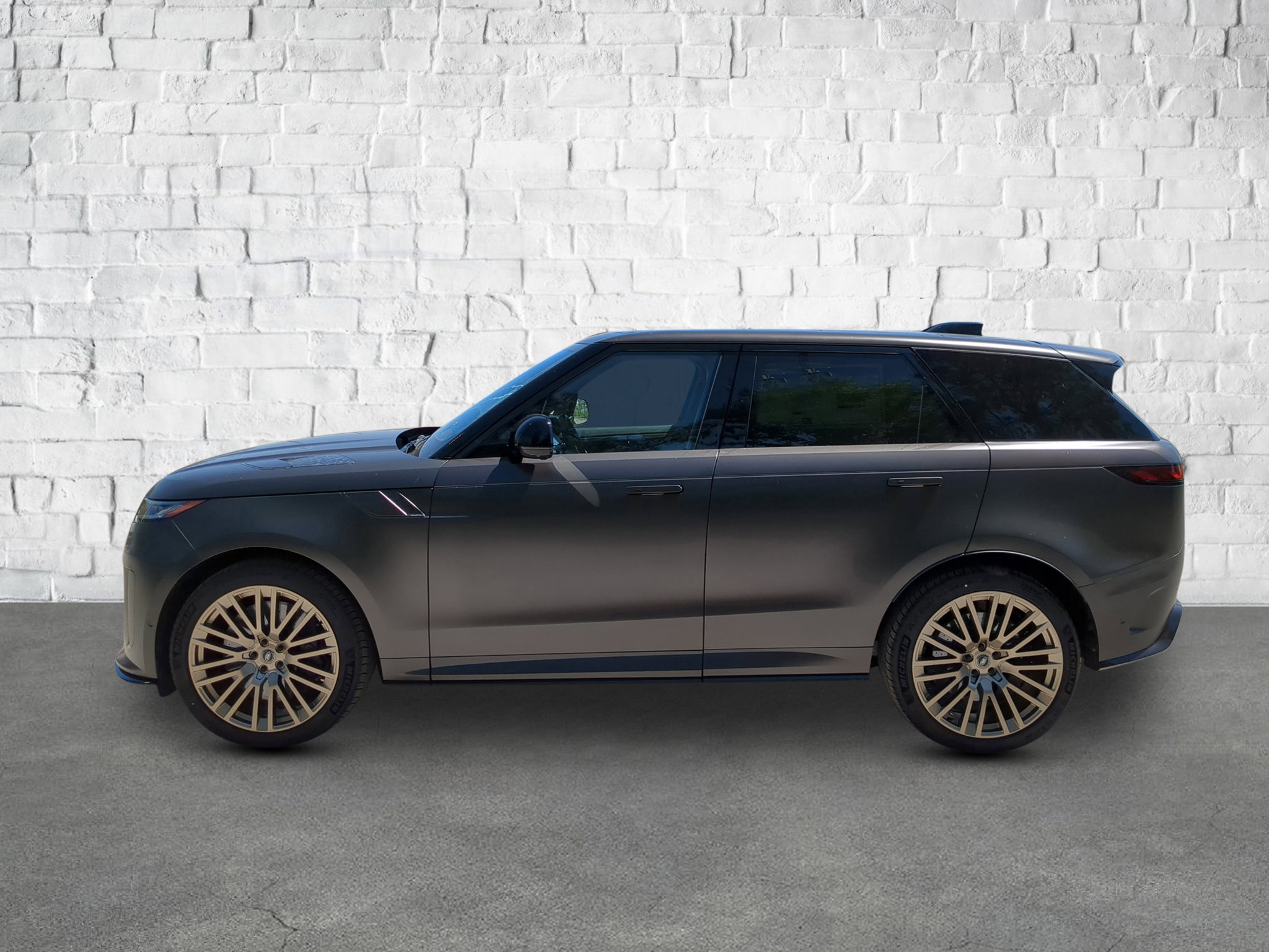 2025 Land Rover Range Rover Sport photo 3
