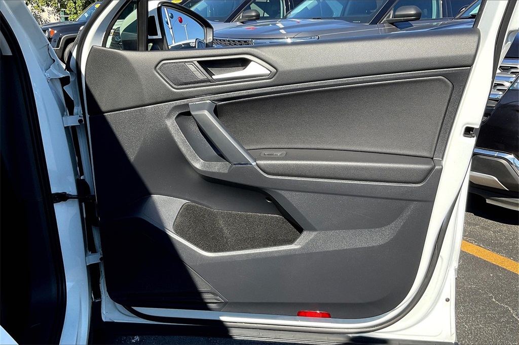 2020 Volkswagen Tiguan SE photo 21