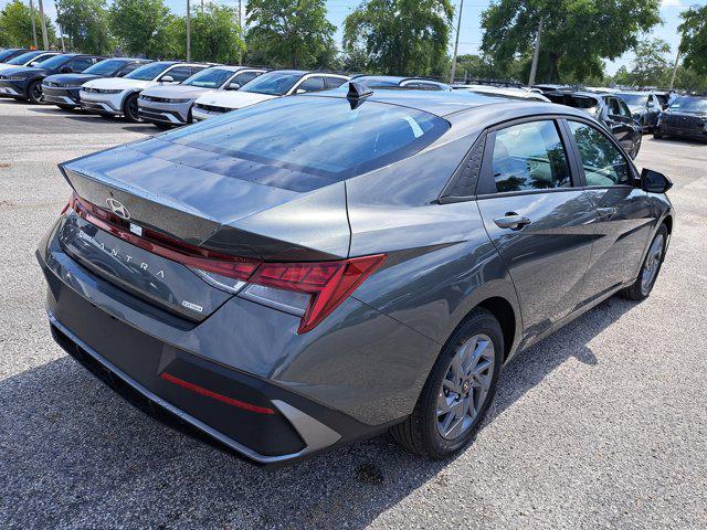 2025 Hyundai Elantra Hybrid Blue photo 4