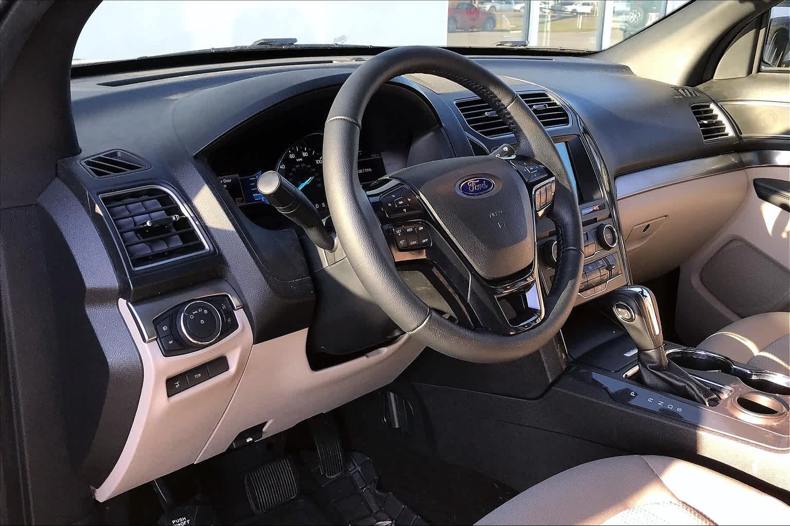 2018 Ford Explorer XLT photo 17