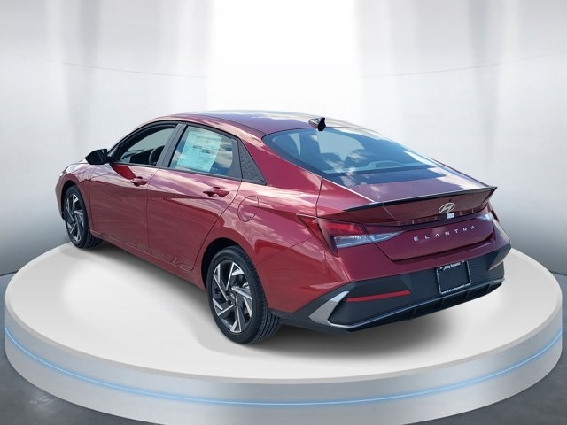 2025 Hyundai Elantra SEL Sport photo 3