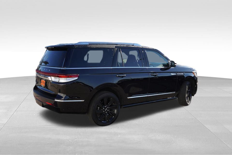 2024 Lincoln Navigator Reserve Luxury Monochromatic photo 4