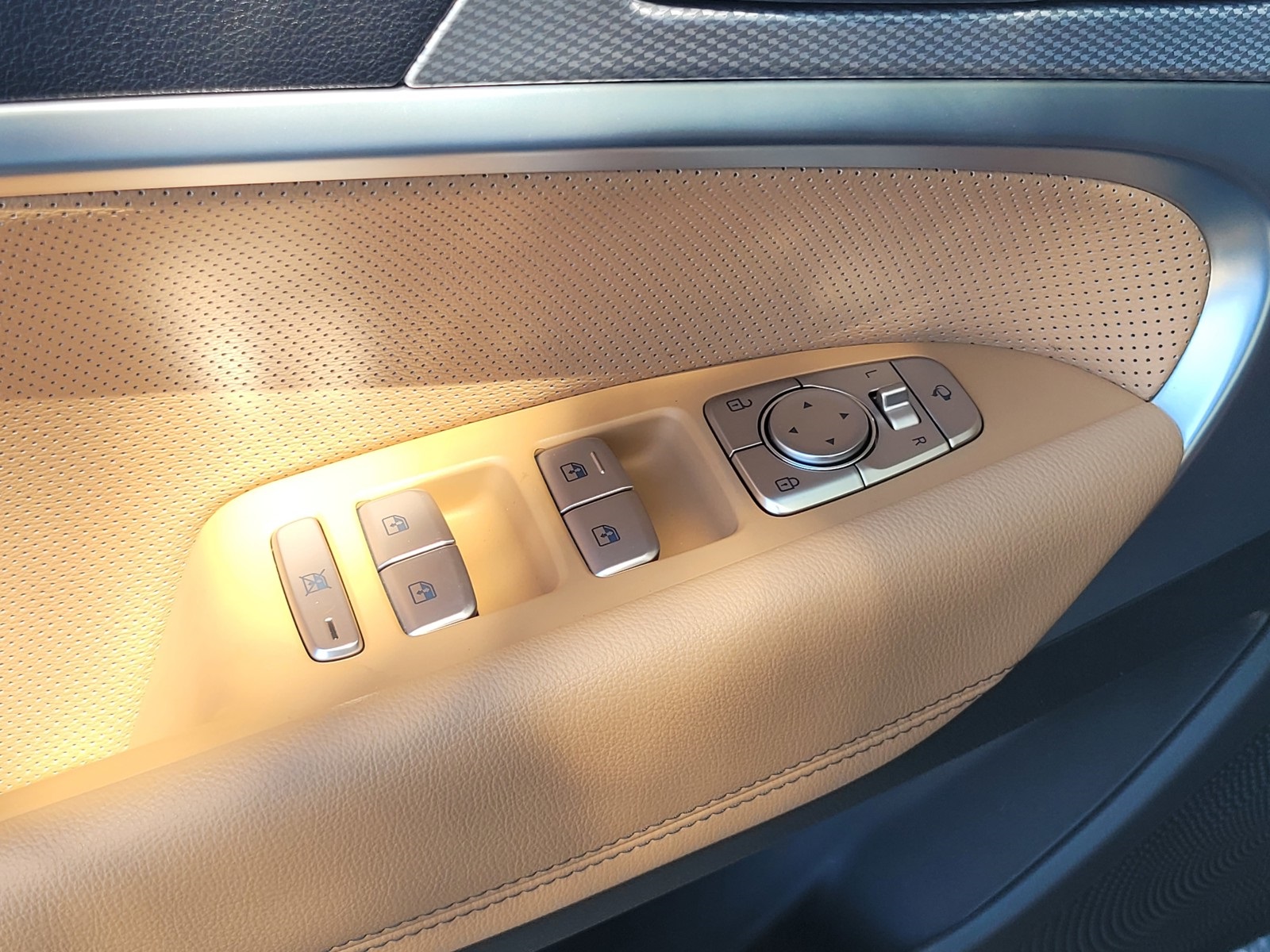 2022 Genesis G70 3.3T photo 17