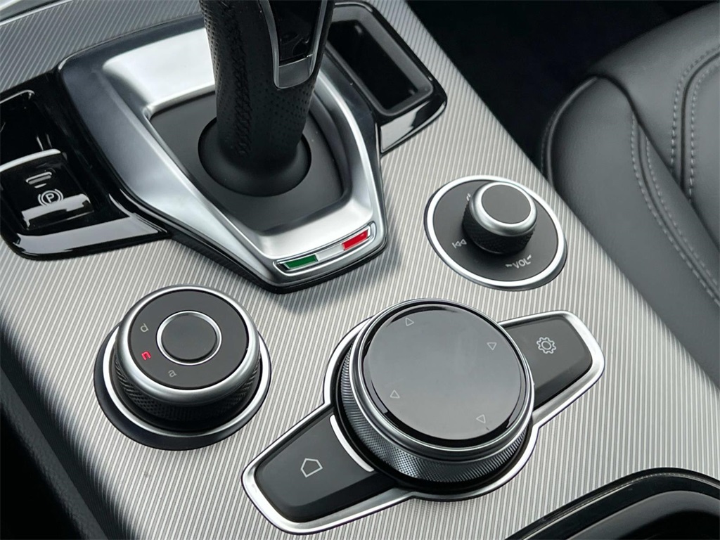 2025 Alfa Romeo Stelvio Sprint photo 20