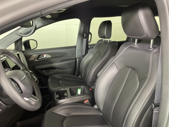 2025 Chrysler Pacifica photo 18