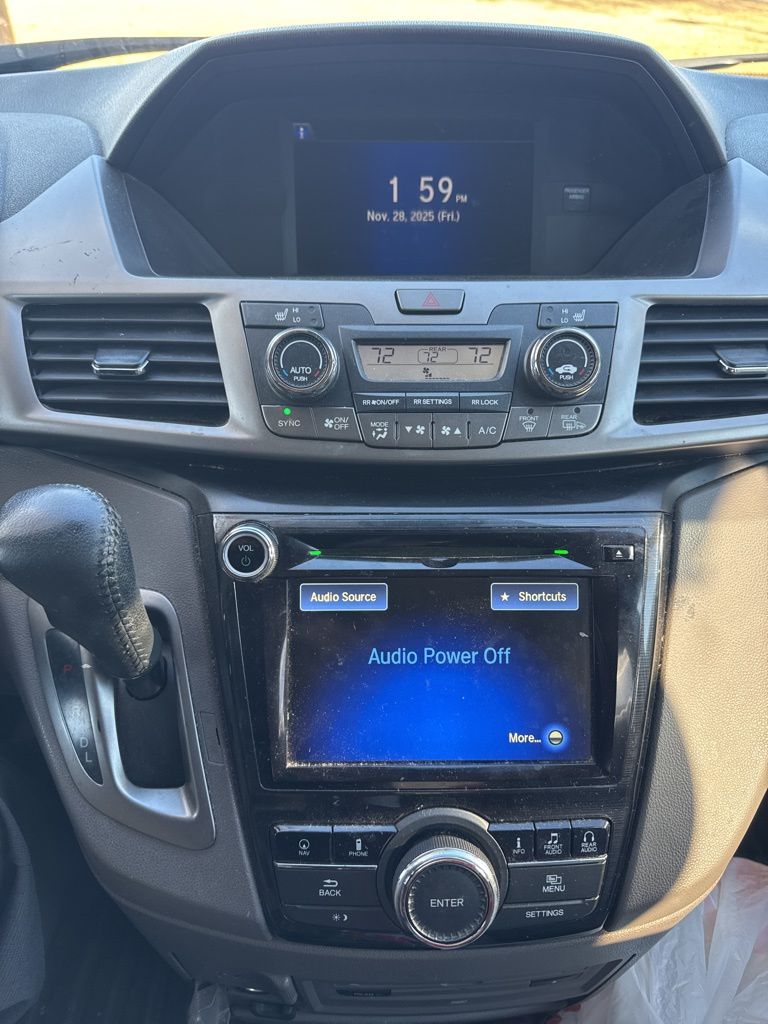 2016 Honda Odyssey Touring photo 4