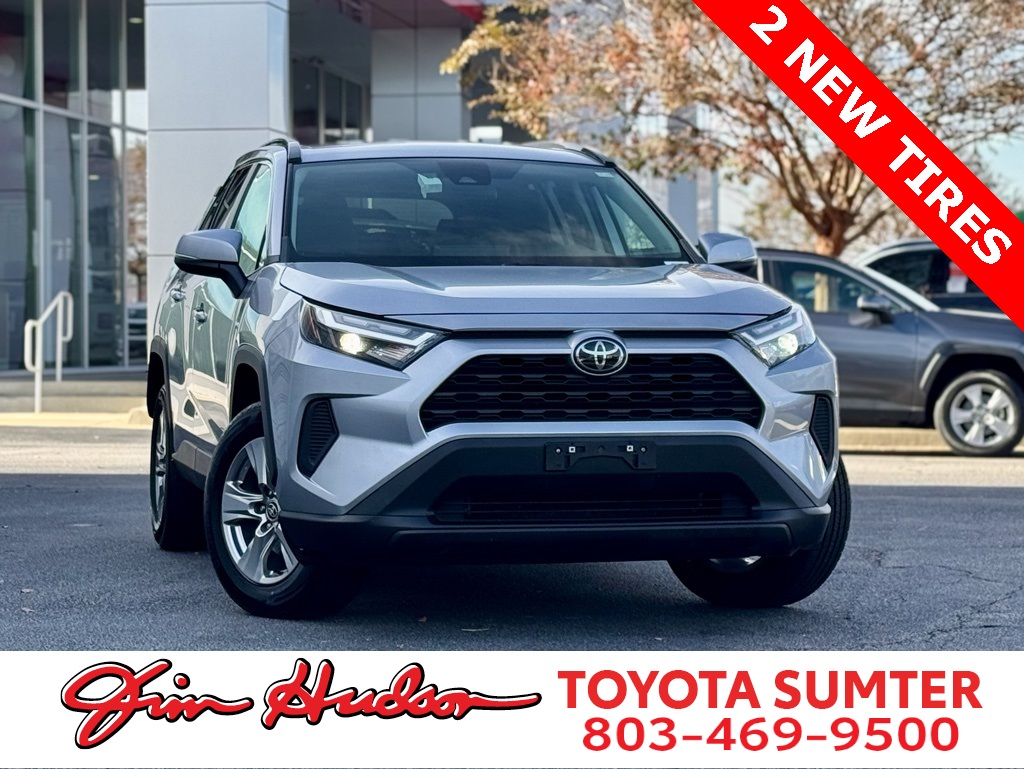 2023 Toyota RAV4 XLE's photo