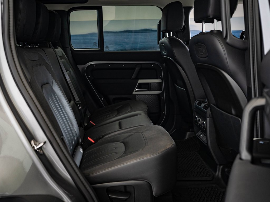 2020 Land Rover Defender 110 SE photo 34