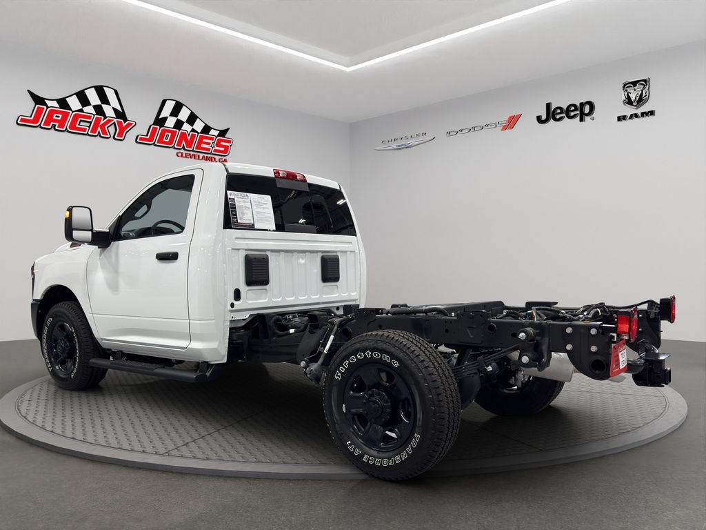 2025 Ram 3500 Tradesman photo 2