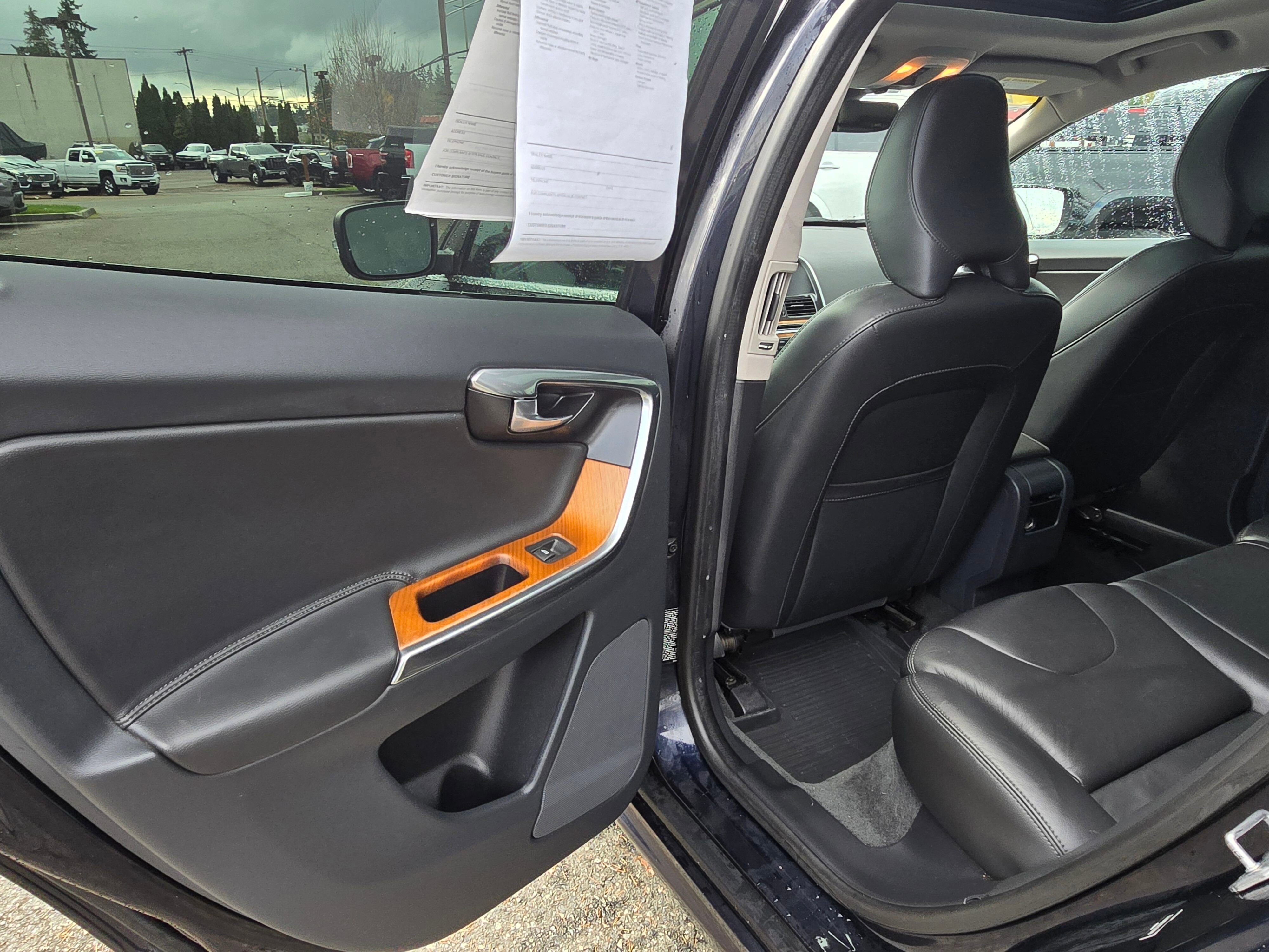 2017 Volvo XC60 Inscription photo 3