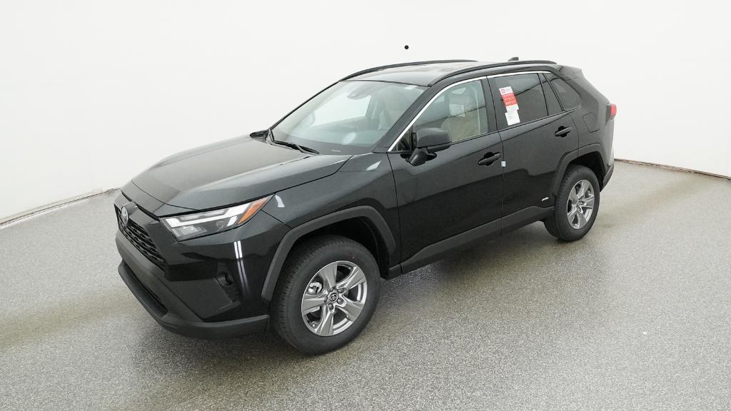 2025 Toyota RAV4 LE's photo