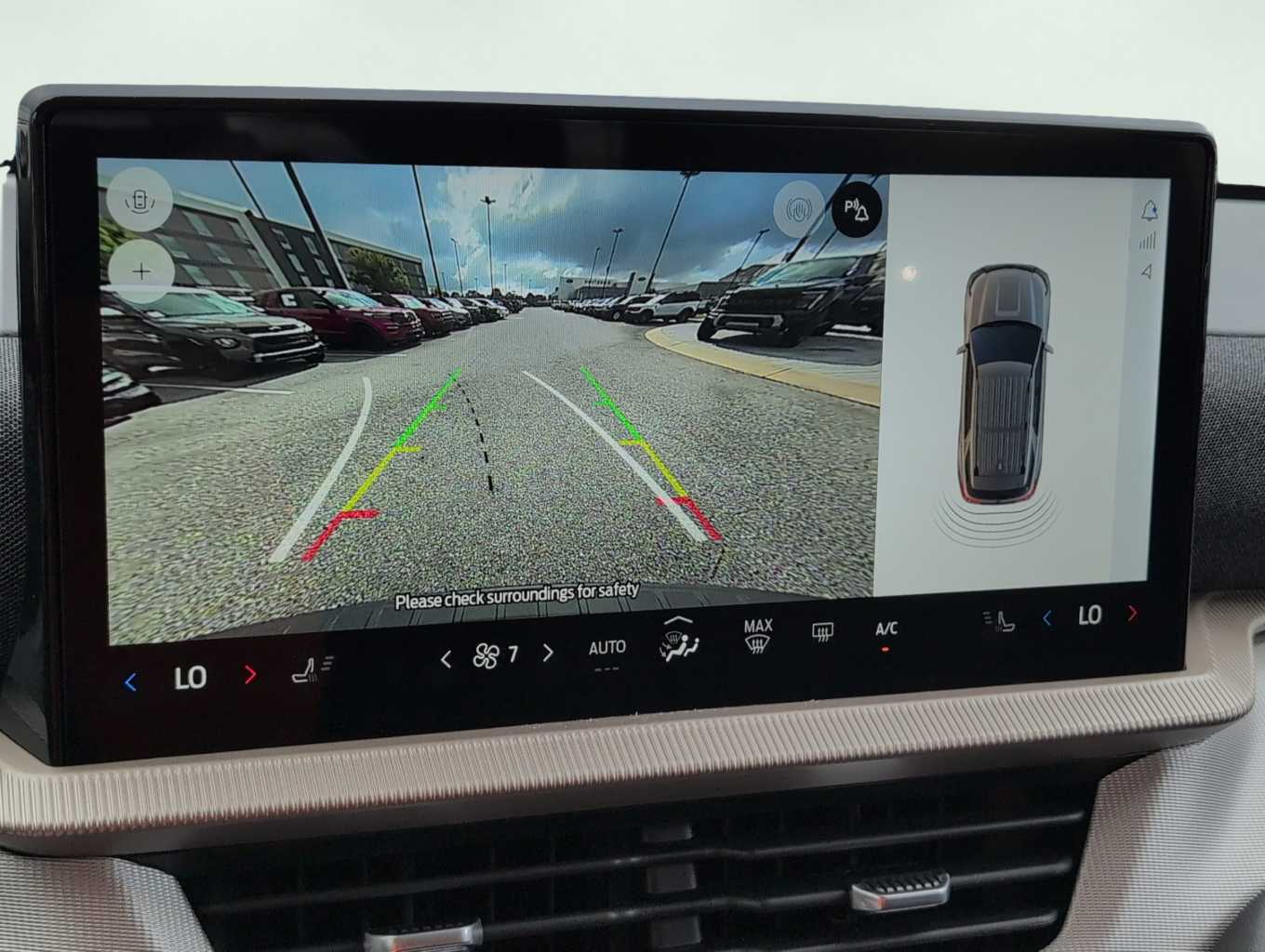 2025 Ford Explorer photo 21