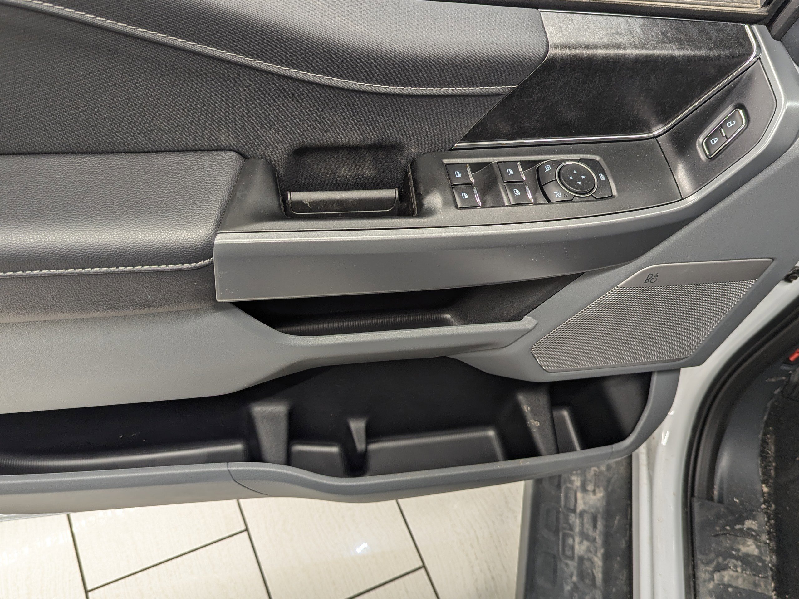 2025 Ford F-150 Lightning photo 8
